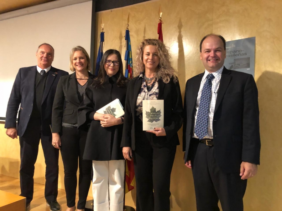 Da esq. para a dir., Paulo Marcio Cruz, Denise Schmitt Siqueira Garcia, Vanusa Murta Agrelli, Maria Claudia da Silva Antunes de Souza e Marcelo Buzaglo Dantas