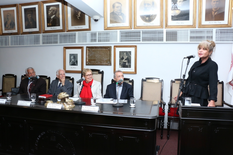 Da esq. para a dir. Euclides Lopes, Luiz Dilermando de Castello Cruz, Maria Lucia Gyrão, Francisco Amaral e Rita Cortez, na tribuna