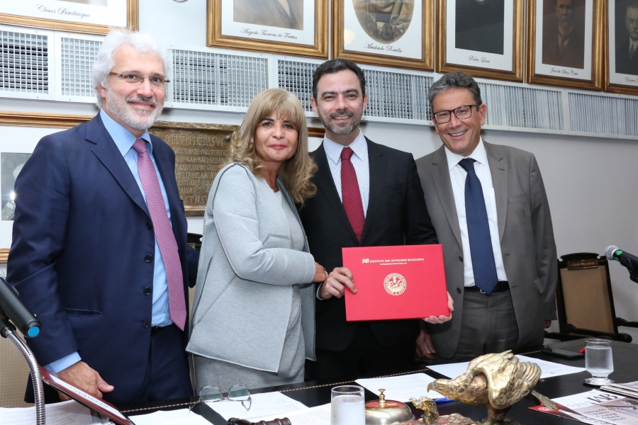 Da esq. para a dir., Carlos Eduardo Machado, Rita Cortez, Tiago Salles e Antônio Láert Vieira Junior