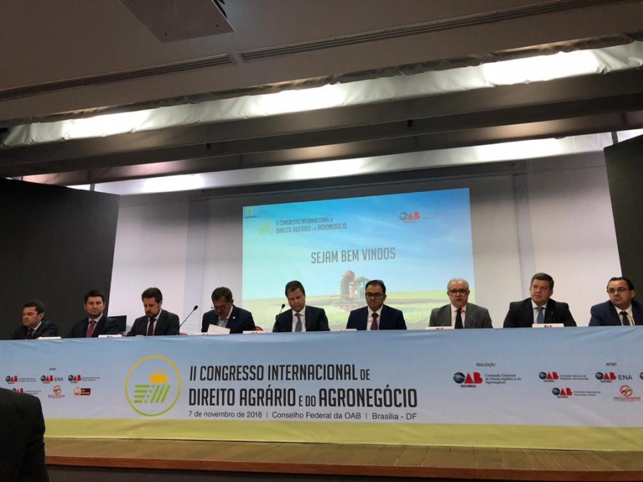 Frederico Price Grechi (segundo, da direita para a esquerda), na mesa de honra de abertura do congresso