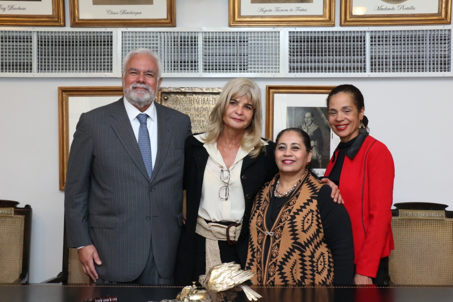 Da esq. para a dir., Edison Mendes de Oliveira Balbino, Rita Cortez, Zenaide Augusta Alves e Mônica de Góes